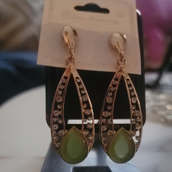Jewelry - Elegant Gold and Green Teardrop Earrings